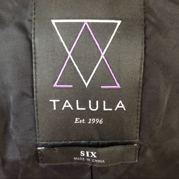 Aritzia Talula women’s minimalist blazer. Size 6 - Picture 6 of 7